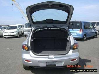 2004 Mazda Axela Photos