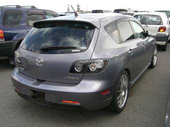 2004 Mazda Axela Photos