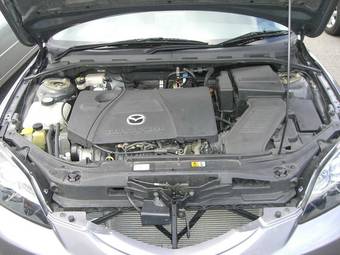 2004 Mazda Axela Pictures