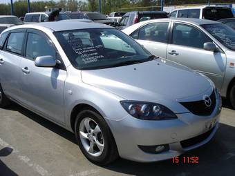 2004 Mazda Axela Pictures