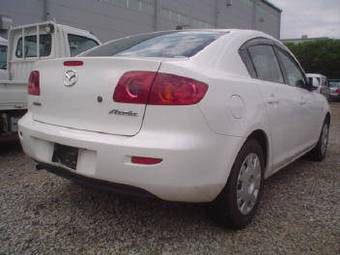 2004 Mazda Axela Pictures