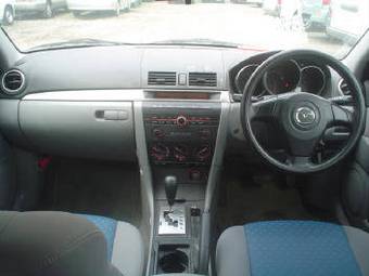 2004 Mazda Axela Photos