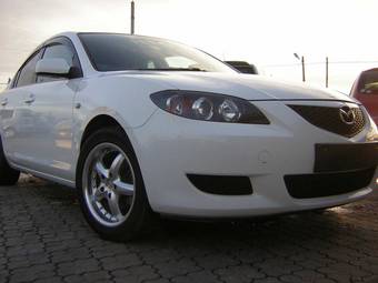 2004 Mazda Axela Photos