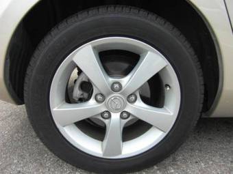 2004 Mazda Axela Pictures