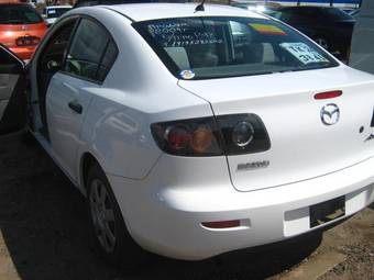 2004 Mazda Axela Photos