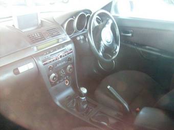 2004 Mazda Axela Photos