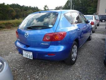 2004 Mazda Axela Pictures