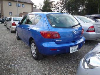 2004 Mazda Axela Photos