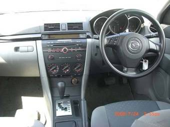 2004 Mazda Axela Pictures