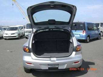 2004 Mazda Axela Photos