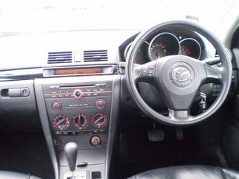 2004 Mazda Axela Pictures