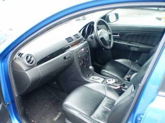 2004 Mazda Axela Pics