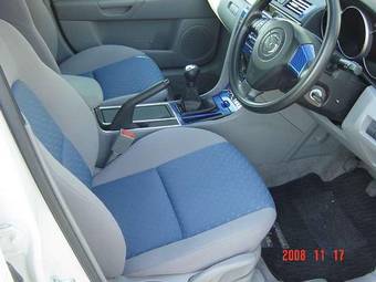 2004 Mazda Axela Pictures