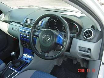 2004 Mazda Axela Pics