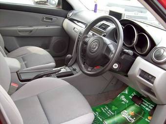 2004 Mazda Axela Pictures