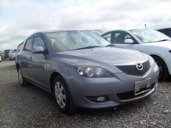 2004 Mazda Axela Images