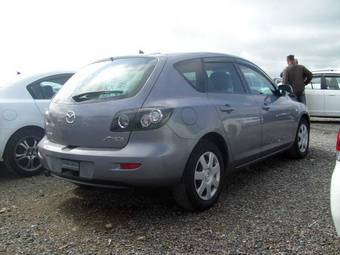 2004 Mazda Axela Pictures