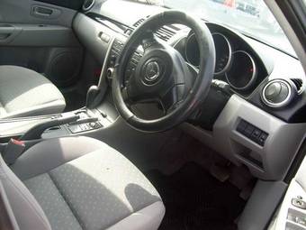 2004 Mazda Axela Pictures