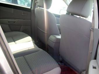 2004 Mazda Axela Photos