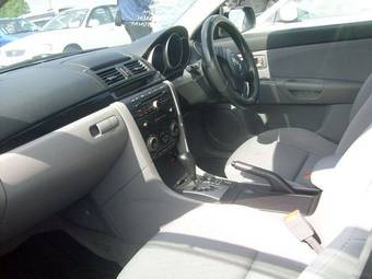 2004 Mazda Axela Photos