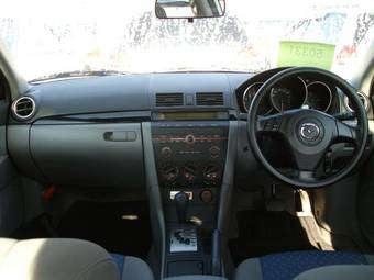 2004 Mazda Axela Photos