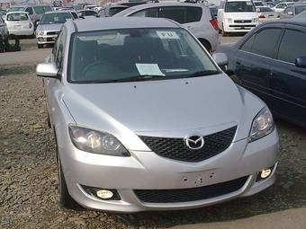 2004 Mazda Axela Photos