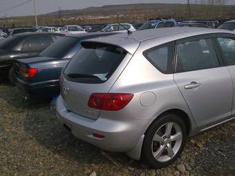 2004 Mazda Axela Photos