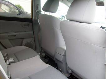 2004 Mazda Axela Pictures