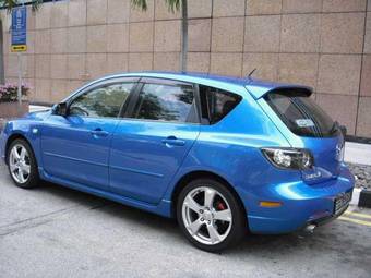 2004 Mazda Axela Pictures