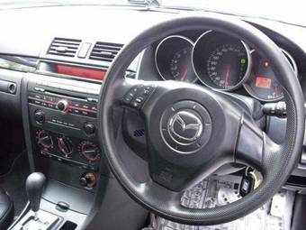 2004 Mazda Axela Photos