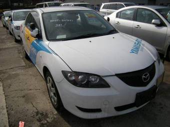 2004 Mazda Axela Pictures