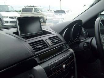 2004 Mazda Axela Images