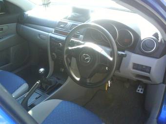 2004 Mazda Axela Pictures