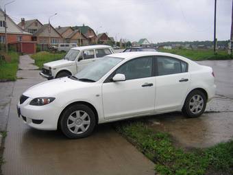 2004 Mazda Axela Pictures