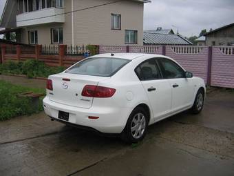 2004 Mazda Axela Pictures