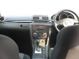 2004 Mazda Axela Pictures