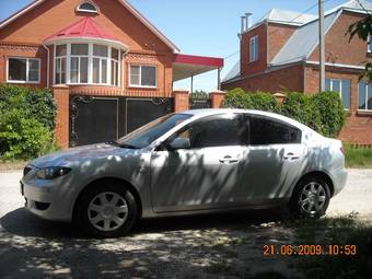 2004 Mazda Axela Pictures