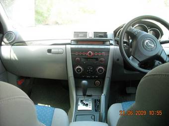 2004 Mazda Axela Photos