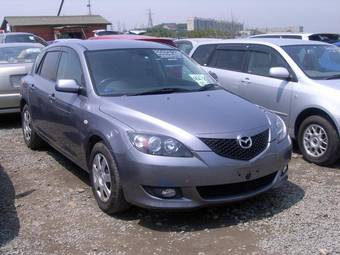 2004 Mazda Axela Photos