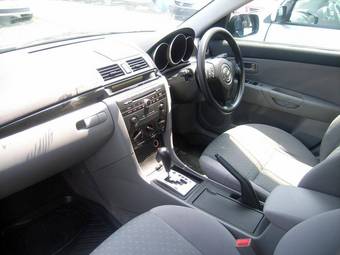 2004 Mazda Axela Images