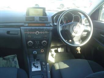 2004 Mazda Axela Photos