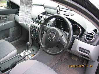 2004 Mazda Axela Photos