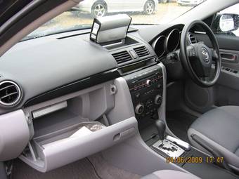 2004 Mazda Axela Pictures