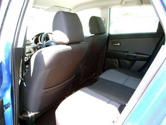 2004 Mazda Axela Pictures