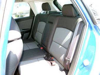 2004 Mazda Axela Pictures