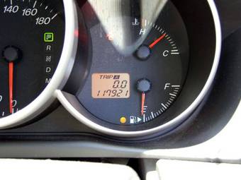 2004 Mazda Axela Images