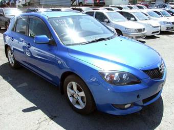 2004 Mazda Axela Photos