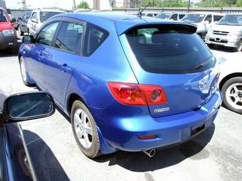 2004 Mazda Axela Images