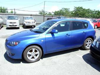 2004 Mazda Axela Pictures