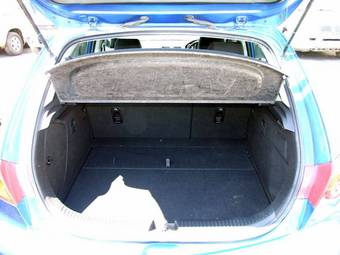 2004 Mazda Axela Pics